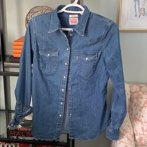 Levi’s Denim Shirt Tailored Fit size Small